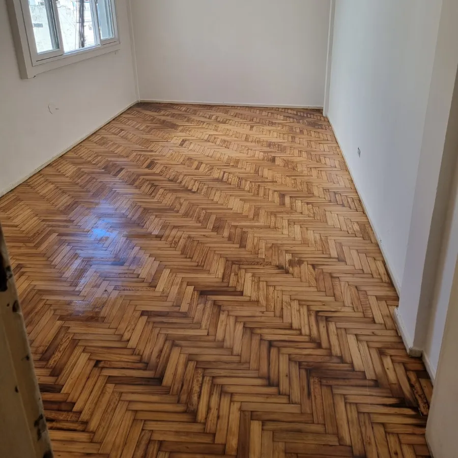 Pulido de piso de madera. Hidrolaqueado