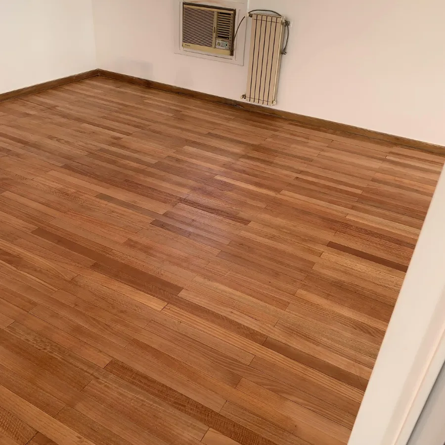Pulido de piso de madera. Hidrolaqueado