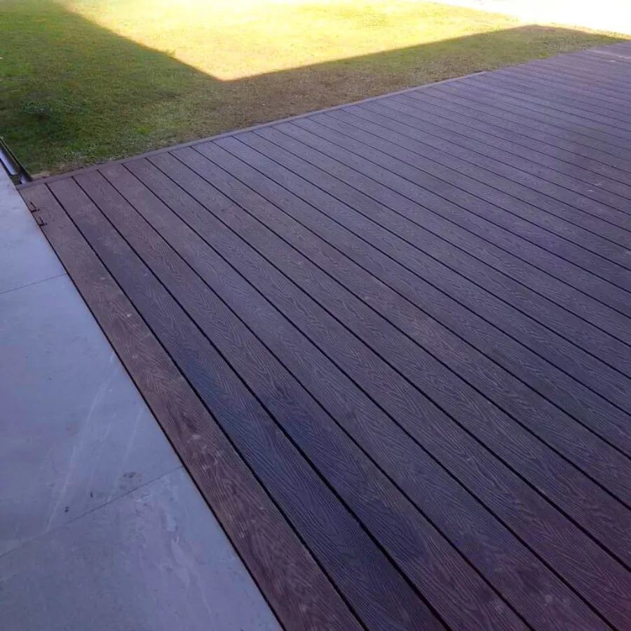 Retiro moquete y recuperación de piso de madera. Sellado y pulido de piso de madera.