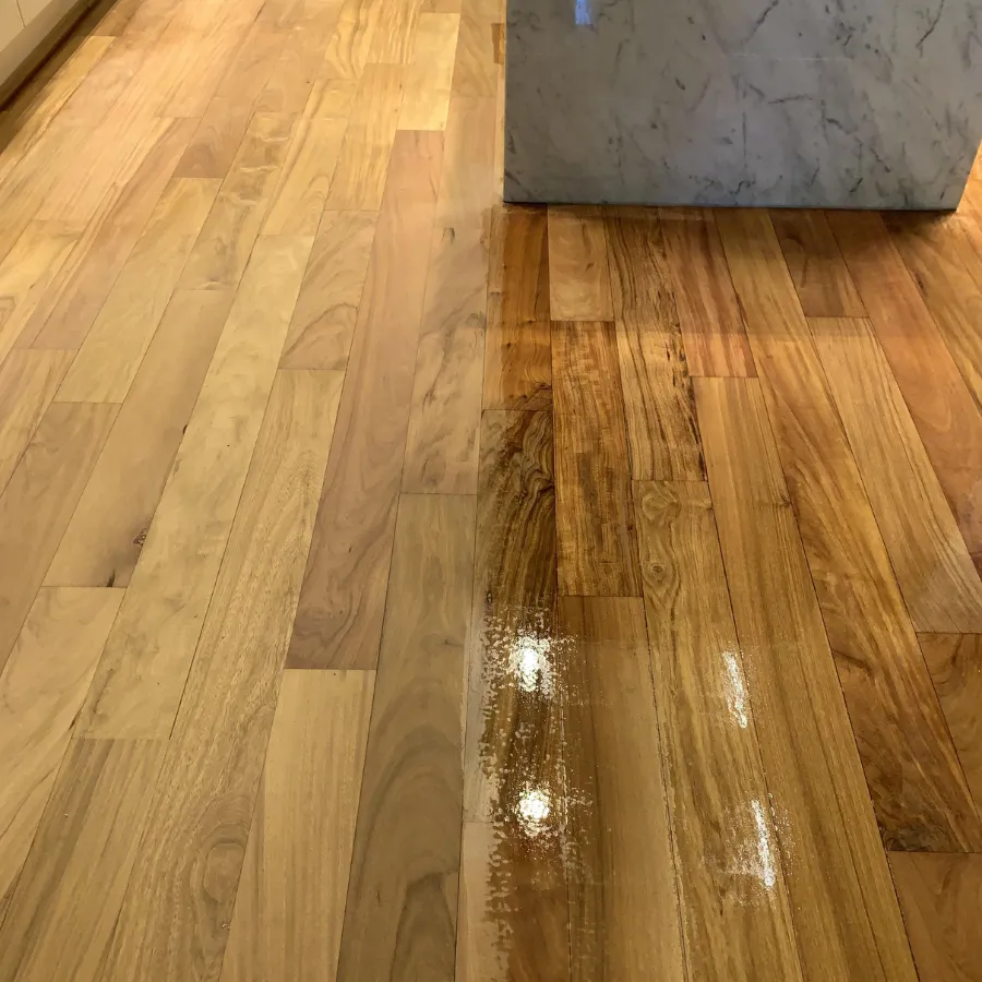 Pulido de piso de madera e hidrolaqueado