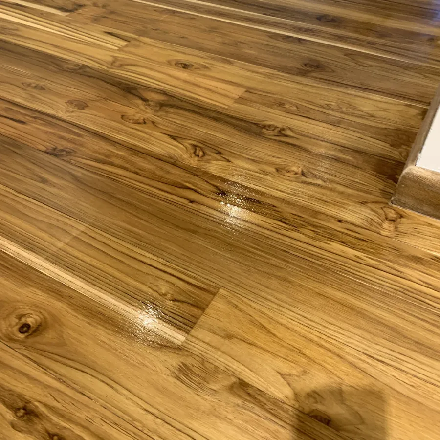 Pulido de piso de madera e hidrolaqueado