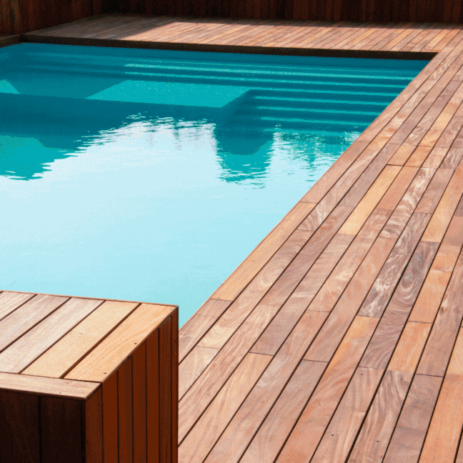 Deck de madera. Pisos de madera natural